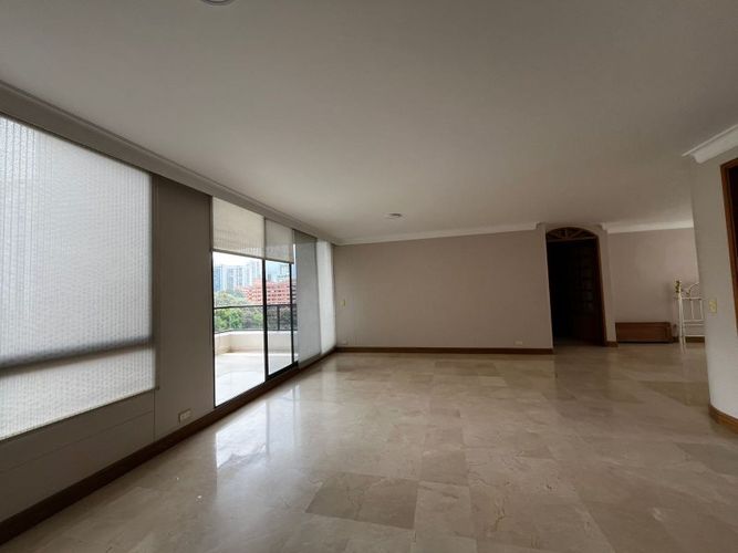 Apartamento de 3 alcobas en arriendo en Patio Bonito, Medellín, 144 m² · foto 3 de 24