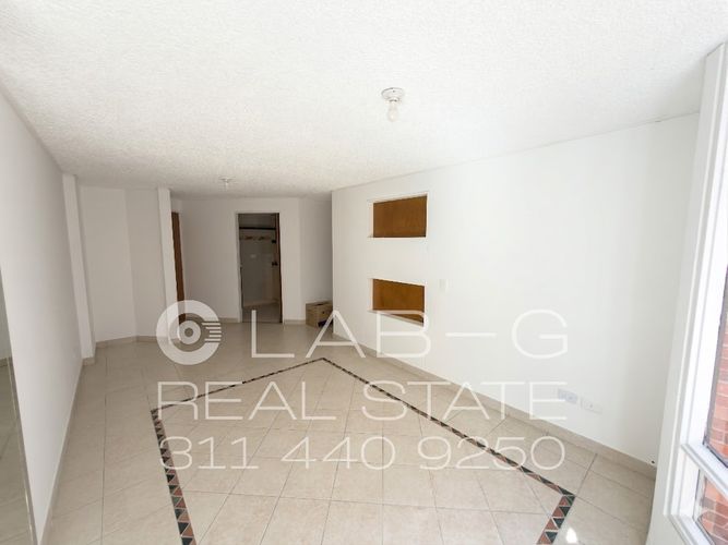 Apartamento de 3 alcobas en venta en Quinta Paredes, Bogotá, 70 m² · foto 2 de 24
