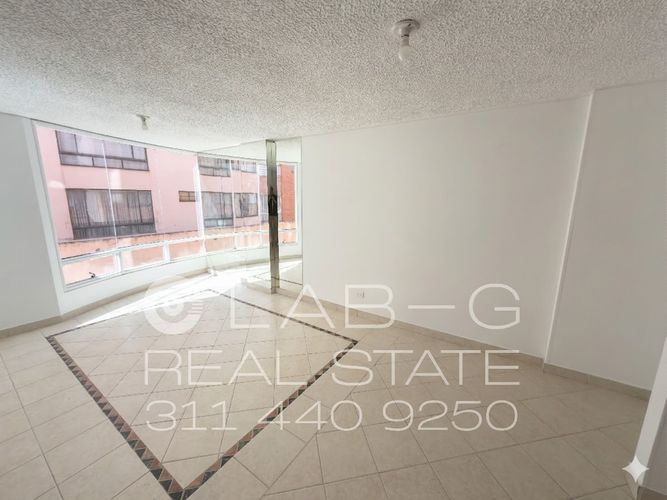 Apartamento de 3 alcobas en venta en Quinta Paredes, Bogotá, 70 m² · foto 3 de 24