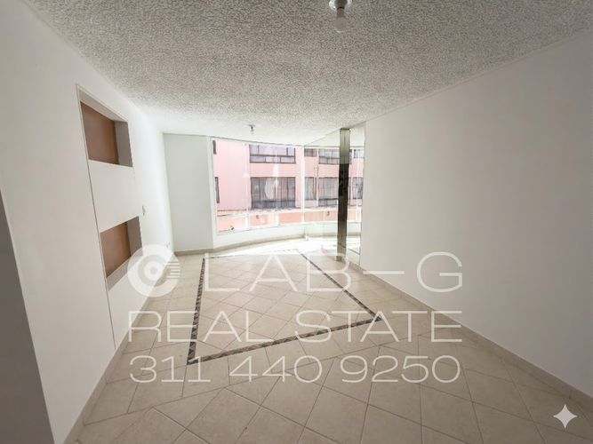 Apartamento de 3 alcobas en venta en Quinta Paredes, Bogotá, 70 m² · foto 4 de 24