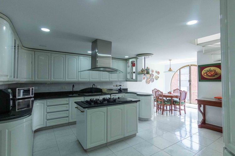 Apartamento de 5 alcobas en venta en Santa Barbara Occidental, Bogotá, 475 m² · foto 4 de 24