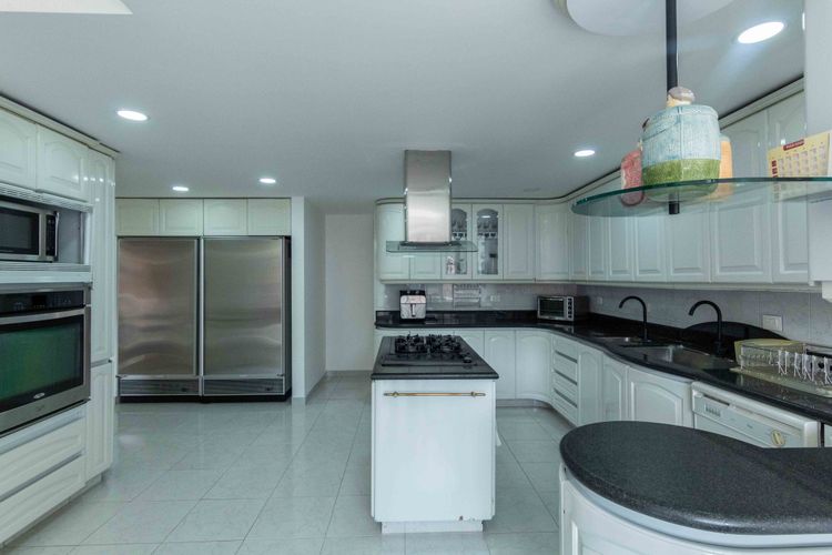 Apartamento de 5 alcobas en venta en Santa Barbara Occidental, Bogotá, 475 m² · foto 6 de 24