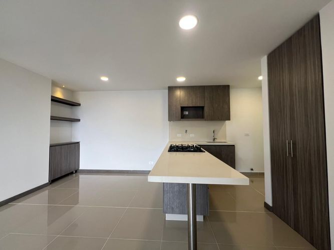Apartamento de 3 alcobas en arriendo en Camino Verde, Envigado, 82 m² · foto 5 de 16
