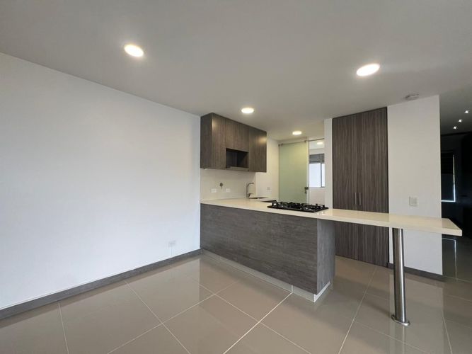 Apartamento de 3 alcobas en arriendo en Camino Verde, Envigado, 82 m² · foto 4 de 16