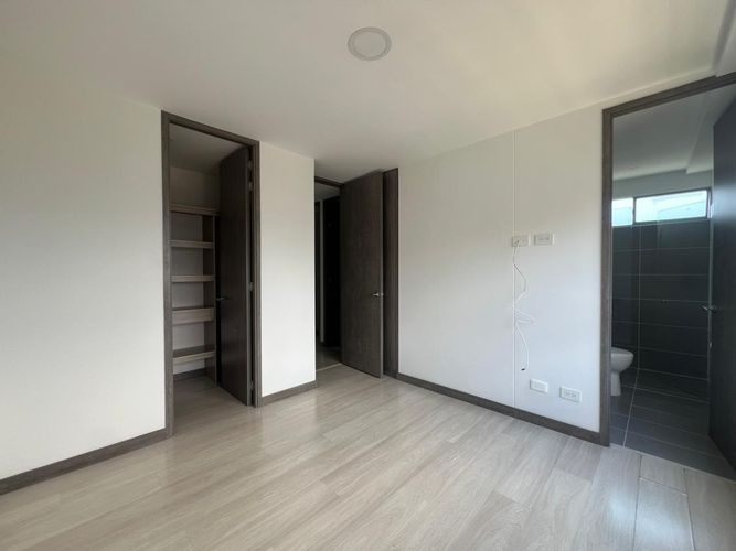 Apartamento de 3 alcobas en arriendo en Camino Verde, Envigado, 82 m² · foto 11 de 16