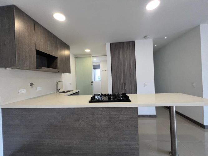 Apartamento de 3 alcobas en arriendo en Camino Verde, Envigado, 82 m² · foto 3 de 16