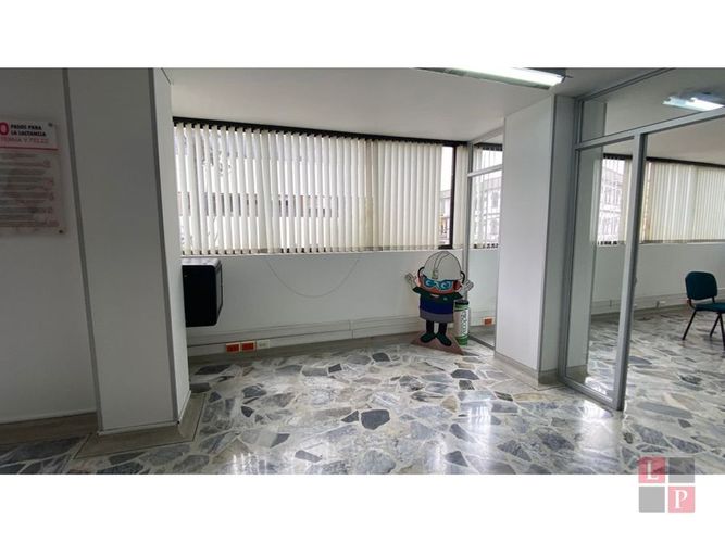 Edificio en venta en Versalles, Manizales, 1676 m² · foto 4 de 24