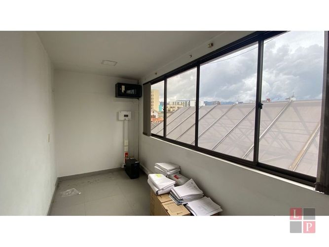 Edificio en venta en Versalles, Manizales, 1676 m² · foto 23 de 24