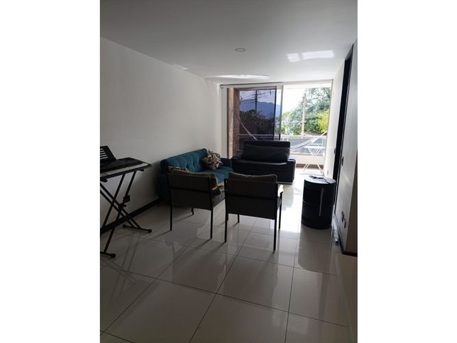 Apartamento de 1 alcoba en venta en El Esmeraldal, Envigado, 67 m² · foto 2 de 12
