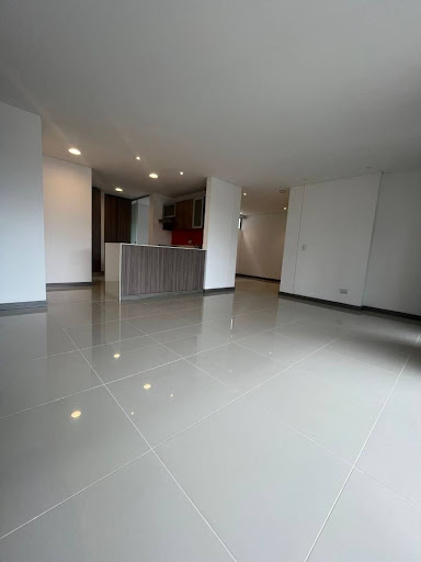 Apartamento en arriendo en Ciudad Del Río, Medellín · foto 3 de 24