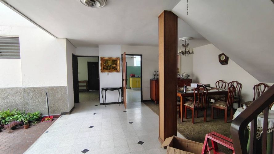 Casa de 5 alcobas en venta en Simon Bolivar, Medellín, 300 m² · foto 4 de 24