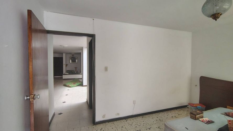 Casa de 5 alcobas en venta en Simon Bolivar, Medellín, 300 m² · foto 10 de 24