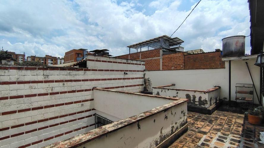 Casa de 5 alcobas en venta en Simon Bolivar, Medellín, 300 m² · foto 21 de 24