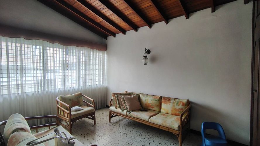 Casa de 5 alcobas en venta en Simon Bolivar, Medellín, 300 m² · foto 23 de 24