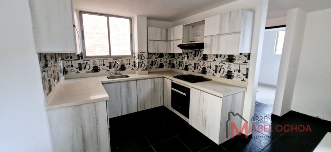 Apartamento de 4 alcobas en arriendo en La Orquidea, Envigado, 185 m² · foto 3 de 23