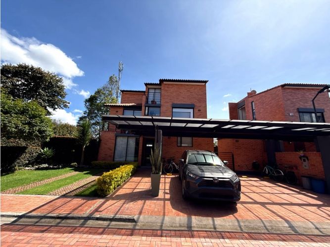 Casa de 4 alcobas en venta en Cr La Luna, Chía, 355 m² · foto 3 de 24