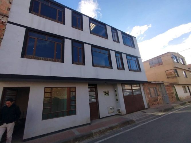 Edificio en venta en Barandillas, Zipaquirá, 385 m² · foto 2 de 19