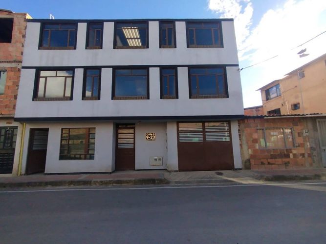 Edificio en venta en Barandillas, Zipaquirá, 385 m² · foto 3 de 19
