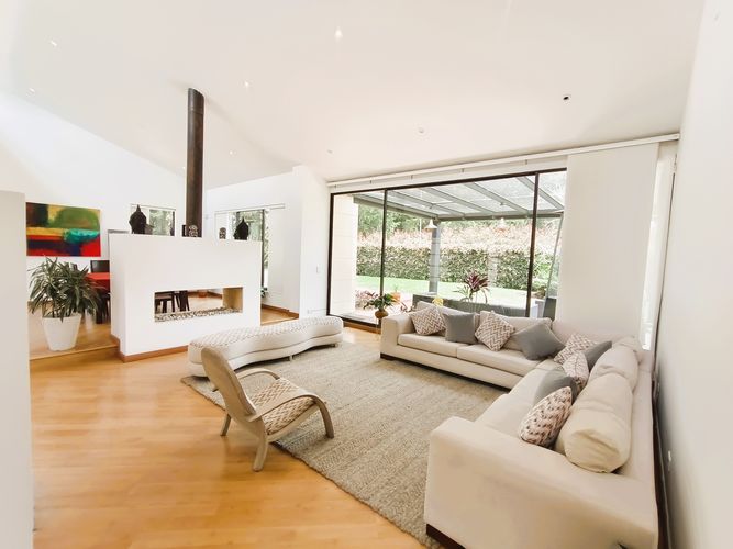 Casa de 4 alcobas en venta en Guaymaral, Bogotá, 312 m² · foto 4 de 24