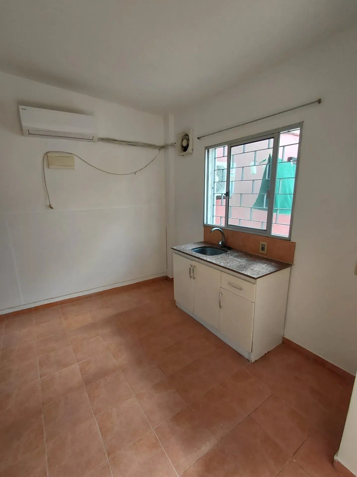 ALQUILER EN LA BLANQUEADA DE 1 DORMITORIO, PLANTA BAJA INTERIOR, GASTOS COMUNES BAJOS · Foto 3
