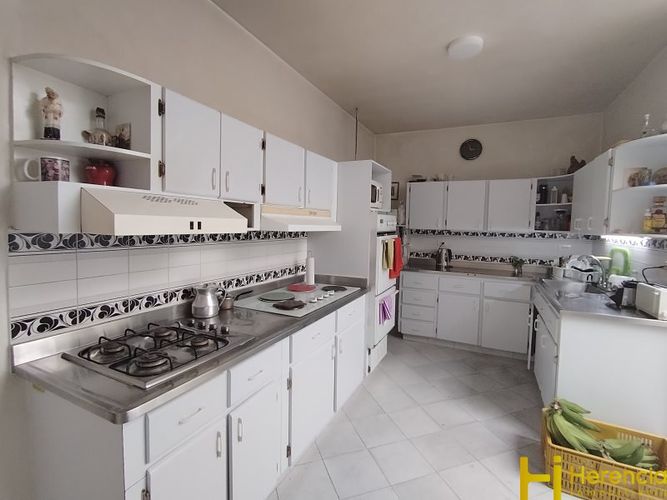 Casa de 4 alcobas en venta en Caicedo, Medellín, 300 m² · foto 2 de 24