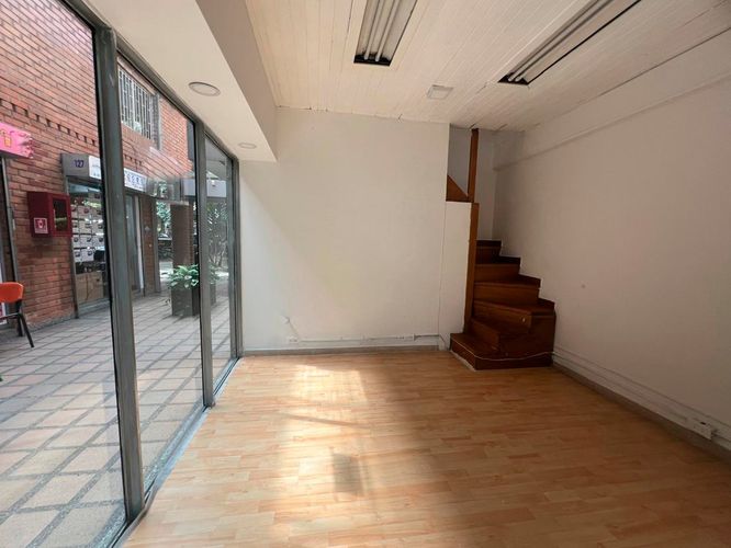 Local en venta en El Poblado, Medellín, 33 m² · foto 4 de 5