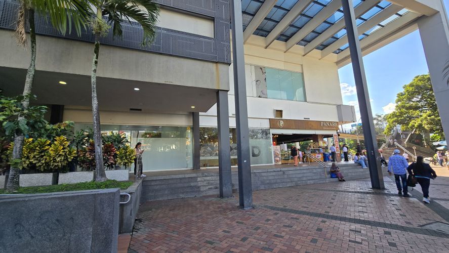 Local en arriendo en Colombia, Medellín, 135 m² · foto 2 de 21