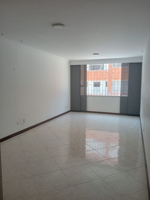 Apartamento de 4 alcobas en arriendo en Santa Barbara, Bogotá, 87 m² · foto 2 de 15