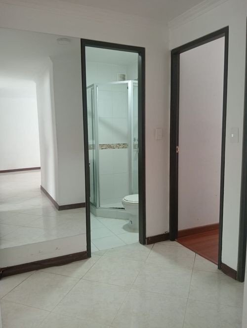 Apartamento de 4 alcobas en arriendo en Santa Barbara, Bogotá, 87 m² · foto 10 de 15