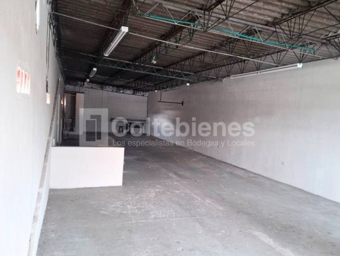 Bodega en arriendo en Perpetuo Socorro, Medellín, 116 m² · foto 2 de 8
