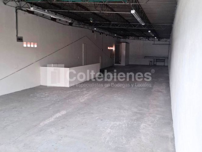 Bodega en arriendo en Perpetuo Socorro, Medellín, 116 m² · foto 3 de 8