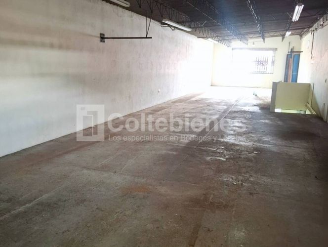 Bodega en arriendo en Perpetuo Socorro, Medellín, 116 m² · foto 4 de 8