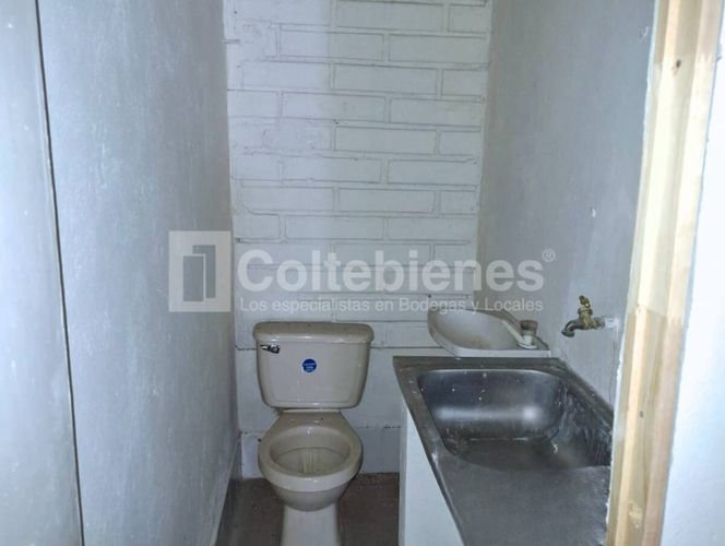 Bodega en arriendo en Perpetuo Socorro, Medellín, 116 m² · foto 6 de 8