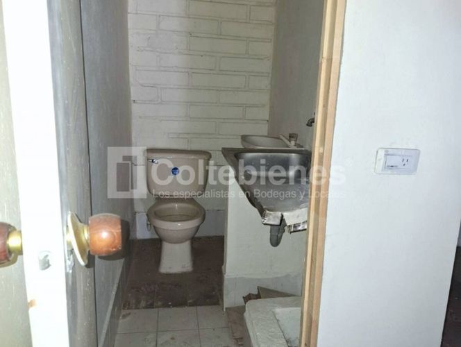 Bodega en arriendo en Perpetuo Socorro, Medellín, 116 m² · foto 7 de 8