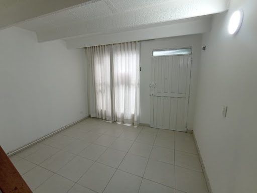 Casa en venta en Villas De Granada, Bogotá · foto 2 de 18