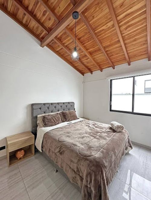 Casa de 3 alcobas en venta en Rionegro, 186 m² · foto 3 de 17