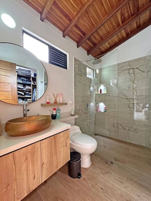 Casa de 3 alcobas en venta en Rionegro, 186 m² · foto 7 de 17
