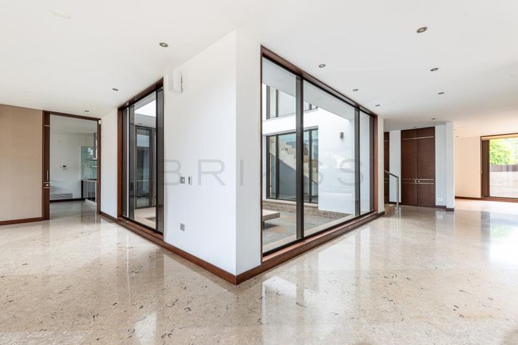 Casa de 4 alcobas en venta en Santa Barbara, Bogotá, 591 m² · foto 3 de 24