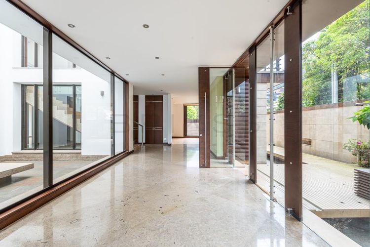 Casa de 4 alcobas en venta en Santa Barbara, Bogotá, 591 m² · foto 4 de 24