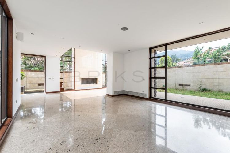 Casa de 4 alcobas en venta en Santa Barbara, Bogotá, 591 m² · foto 6 de 24