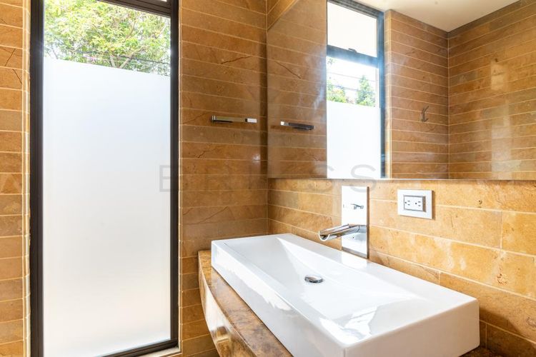 Casa de 4 alcobas en venta en Santa Barbara, Bogotá, 591 m² · foto 8 de 24