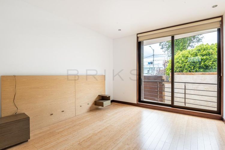 Casa de 4 alcobas en venta en Santa Barbara, Bogotá, 591 m² · foto 10 de 24