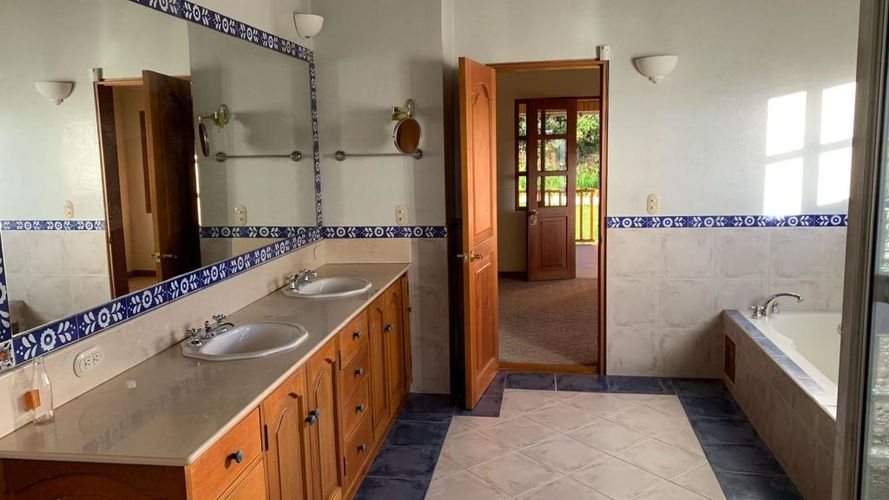 Casa de 4 alcobas en venta en Lagos De Torca, Bogotá, 500 m² · foto 18 de 24
