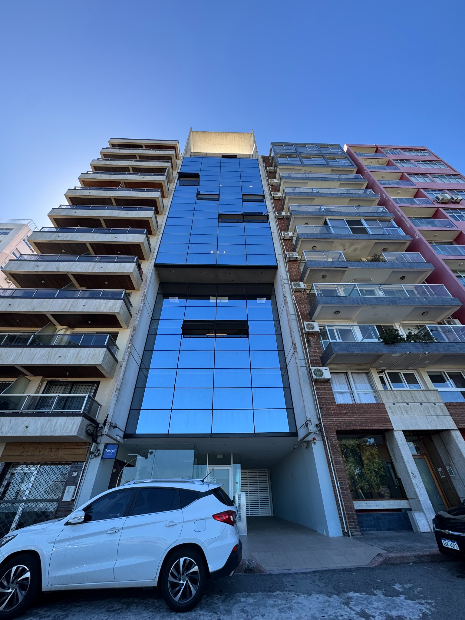 OPORTUNIDAD INVERSORES Venta y Alquiler de Oficinas en Parque Rodó con vista a la Rambla