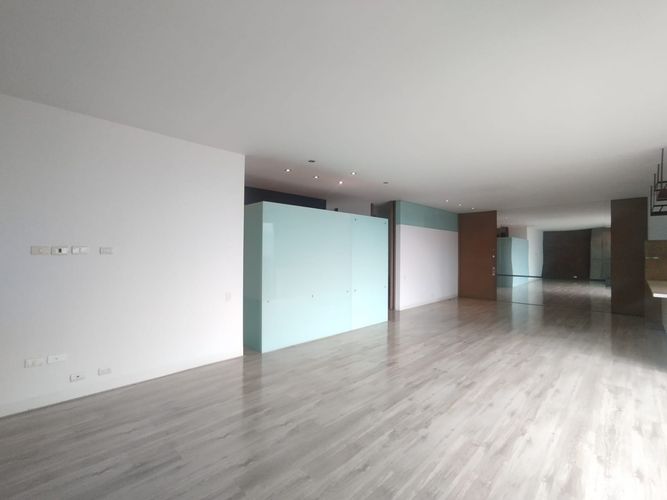 Apartamento de 3 alcobas en arriendo en El Poblado, Medellín, 180 m² · foto 3 de 20