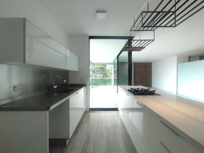 Apartamento de 3 alcobas en arriendo en El Poblado, Medellín, 180 m² · foto 5 de 20