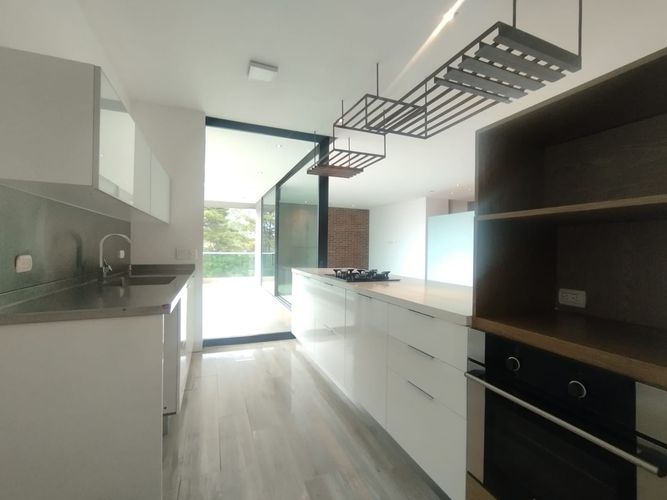 Apartamento de 3 alcobas en arriendo en El Poblado, Medellín, 180 m² · foto 6 de 20