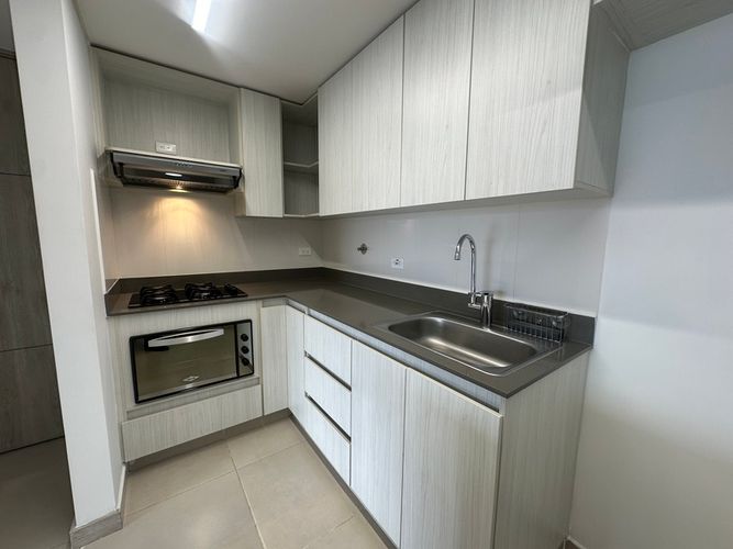 Apartamento de 3 alcobas en arriendo en Camino Verde, Envigado, 80 m² · foto 4 de 20