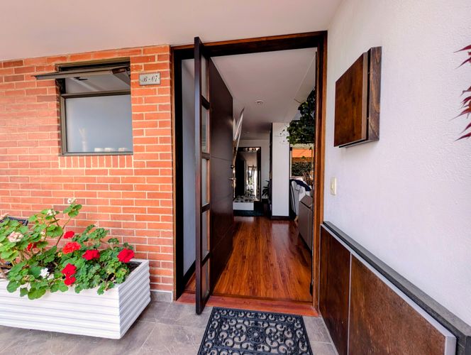 Casa de 3 alcobas en venta en Pueblo Viejo, Cota, 250 m² · foto 2 de 24