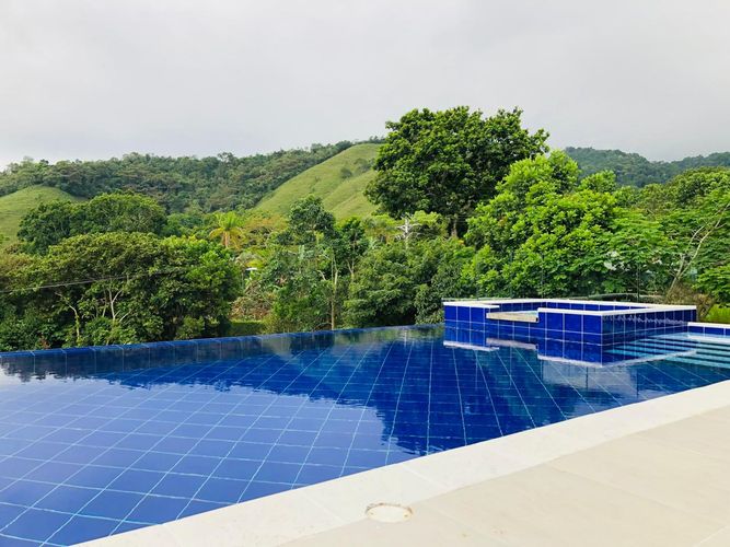 Casa de 4 alcobas en venta en Canadas Potreritos, Ibagué, 520 m² · foto 3 de 10